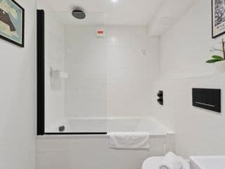 Luxury one bedroom Greenwich studio apartment near Canary Wharf by UnderTheDoormat - Photo 22