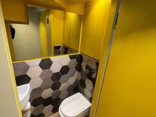 Stylish & Spacious 2 Bedroom House in Brixton - Photo 11