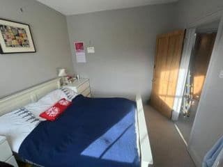 Stylish & Spacious 2 Bedroom House in Brixton - Photo 13