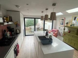 Stylish & Spacious 2 Bedroom House in Brixton - Photo 7