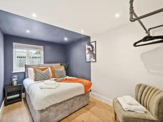 NEW Stunning 3 Bed Apt with Outside Space