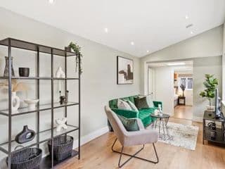 NEW Stunning 3 Bed Apt with Outside Space - Photo 15