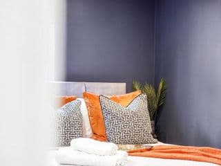 NEW Stunning 3 Bed Apt with Outside Space - Photo 17