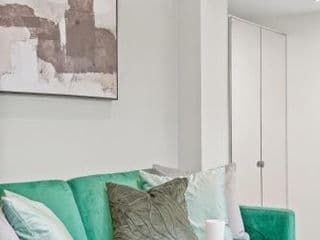 NEW Stunning 3 Bed Apt with Outside Space - Photo 3
