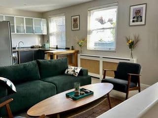 Sienna's 2 - bedroom apartment, London, N1.