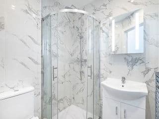 Beautiful Victorian Near Tube Station Ensuite Bed - Photo 11