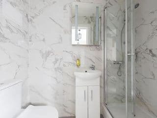 Beautiful Victorian Near Tube Station Ensuite Bed - Photo 12