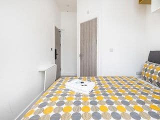 Beautiful Victorian Near Tube Station Ensuite Bed - Photo 10