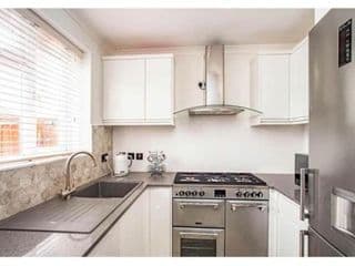 2 Bed - walking distance to Harry Potter Studio - Photo 4