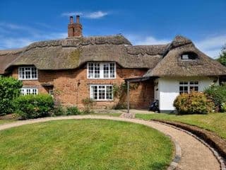 Castle Hill Cottage on a Scheduled Monument - Photo 16