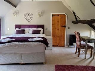 Castle Hill Cottage on a Scheduled Monument - Photo 5