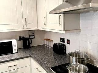 stylish luxe apartment - Photo 11