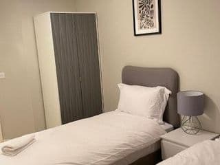 stylish luxe apartment - Photo 16