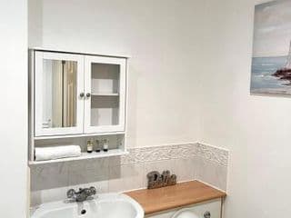 stylish luxe apartment - Photo 17