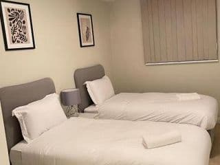 stylish luxe apartment - Photo 18