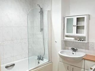 stylish luxe apartment - Photo 19