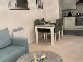 stylish luxe apartment - Photo 5