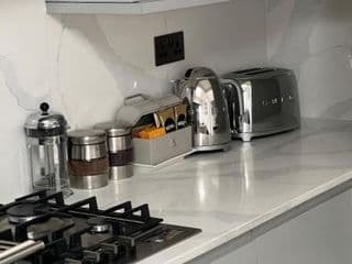 Ground Floor Luxury Flat with Free Parking - Photo 2