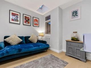 Ground Floor Luxury Flat with Free Parking - Photo 12