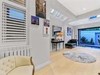 Ground Floor Luxury Flat with Free Parking - Photo 13