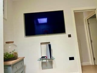 Ground Floor Luxury Flat with Free Parking - Photo 5