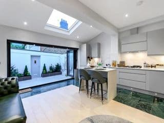 Ground Floor Luxury Flat with Free Parking - Photo 9