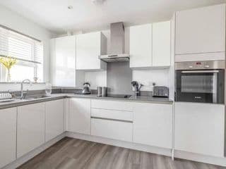 STYLISH HOME @ VIRGINIA WATER LAKE & FREE PARKING - Photo 2