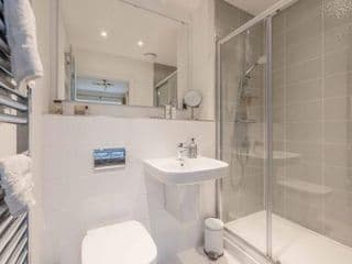 STYLISH HOME @ VIRGINIA WATER LAKE & FREE PARKING - Photo 12