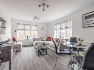 STYLISH HOME @ VIRGINIA WATER LAKE & FREE PARKING - Photo 3