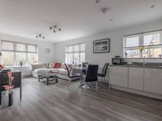 STYLISH HOME @ VIRGINIA WATER LAKE & FREE PARKING - Photo 8