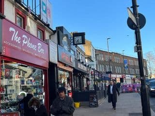 Entire Private Studio Apartment - Opposite Tube Station - Near Central London & Wembley - Photo 16