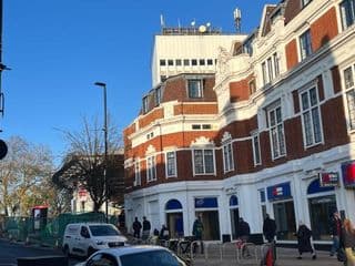 Entire Private Studio Apartment - Opposite Tube Station - Near Central London & Wembley - Photo 17