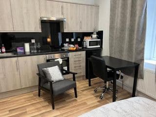 Entire Private Studio Apartment - Opposite Tube Station - Near Central London & Wembley - Photo 7
