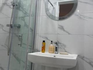 MIA Residence - Entire Studio apartment - City View - London - Next to Ealing Broadway Station - Photo 15