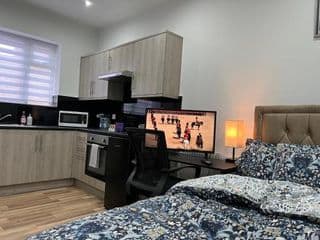 MIA Residence - Entire Studio apartment - City View - London - Next to Ealing Broadway Station - Photo 16