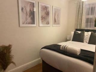 Luxury 2 Bedroom House - Photo 11