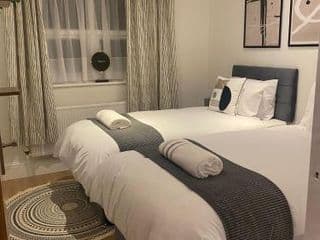 Luxury 2 Bedroom House - Photo 13