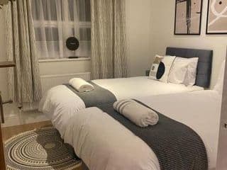 Luxury 2 Bedroom House - Photo 14