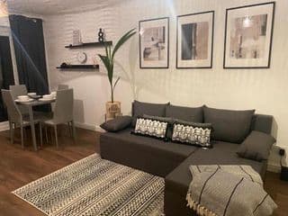 Luxury 2 Bedroom House - Photo 16