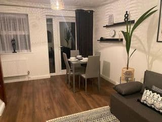Luxury 2 Bedroom House - Photo 5
