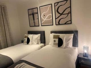 Luxury 2 Bedroom House - Photo 7