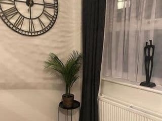 Luxury 2 Bedroom House - Photo 9