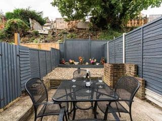 Dressed to impress 2 bed house in Heart of Croydon ID Required - Photo 20