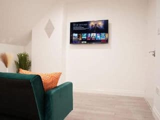 Peaceful Luxury Apartment - Photo 14