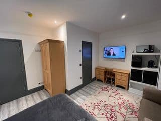 Rooms in lovely Victorian House - kitchen, bathroom for guest use only - Photo 11