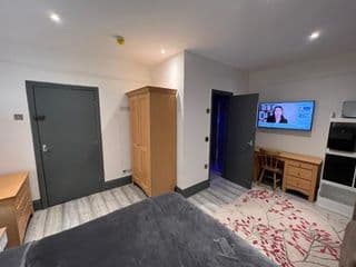 Rooms in lovely Victorian House - kitchen, bathroom for guest use only - Photo 12