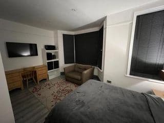 Rooms in lovely Victorian House - kitchen, bathroom for guest use only - Photo 14