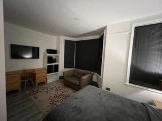 Rooms in lovely Victorian House - kitchen, bathroom for guest use only - Photo 15