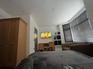 Rooms in lovely Victorian House - kitchen, bathroom for guest use only - Photo 16