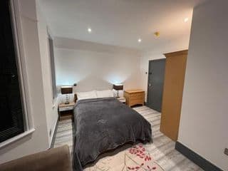 Rooms in lovely Victorian House - kitchen, bathroom for guest use only - Photo 3